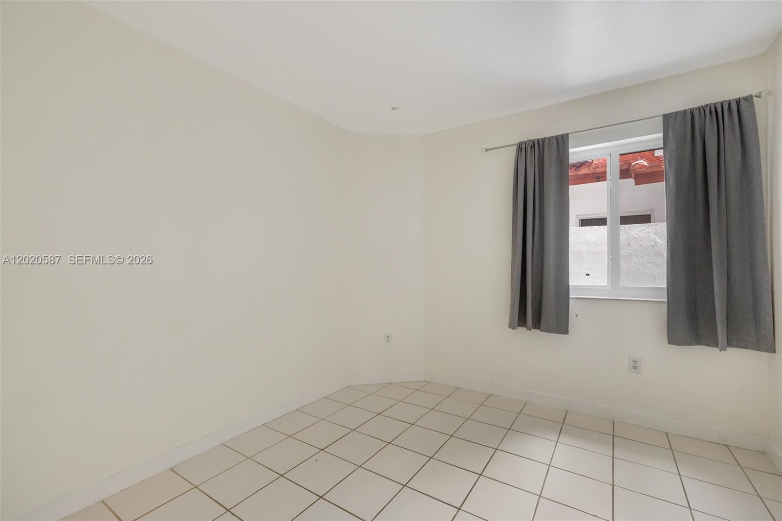 SAGA BAY TOWNHOMES - Residential
