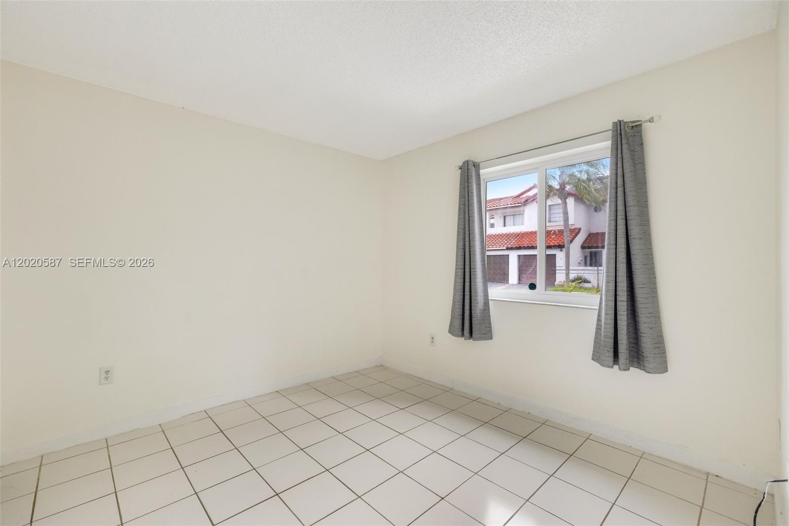 SAGA BAY TOWNHOMES - Residential