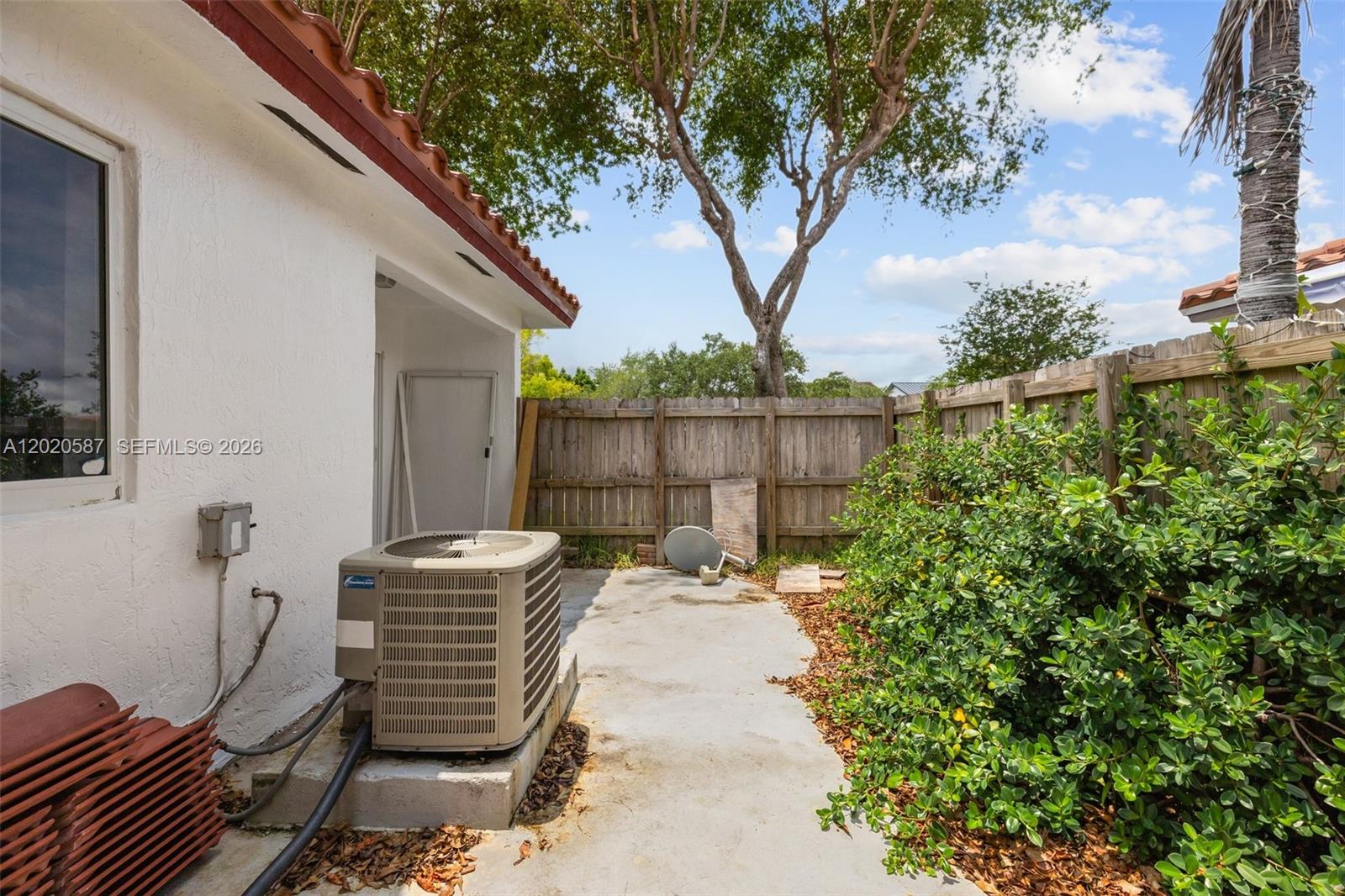 SAGA BAY TOWNHOMES - Residential