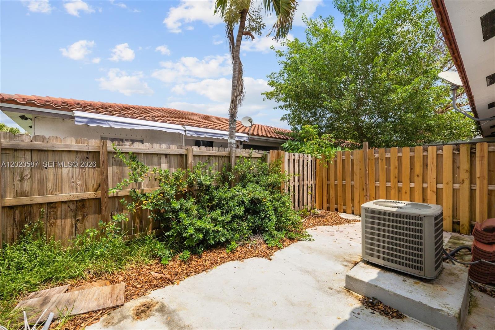 SAGA BAY TOWNHOMES - Residential