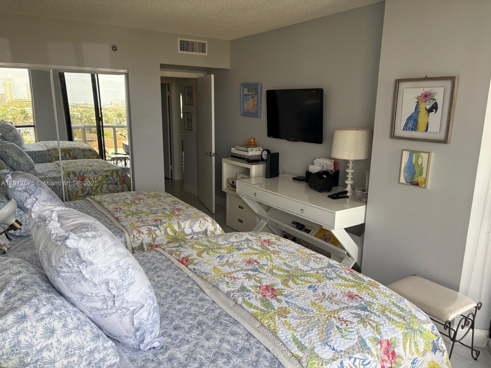 HARBOR TOWERS - Residential