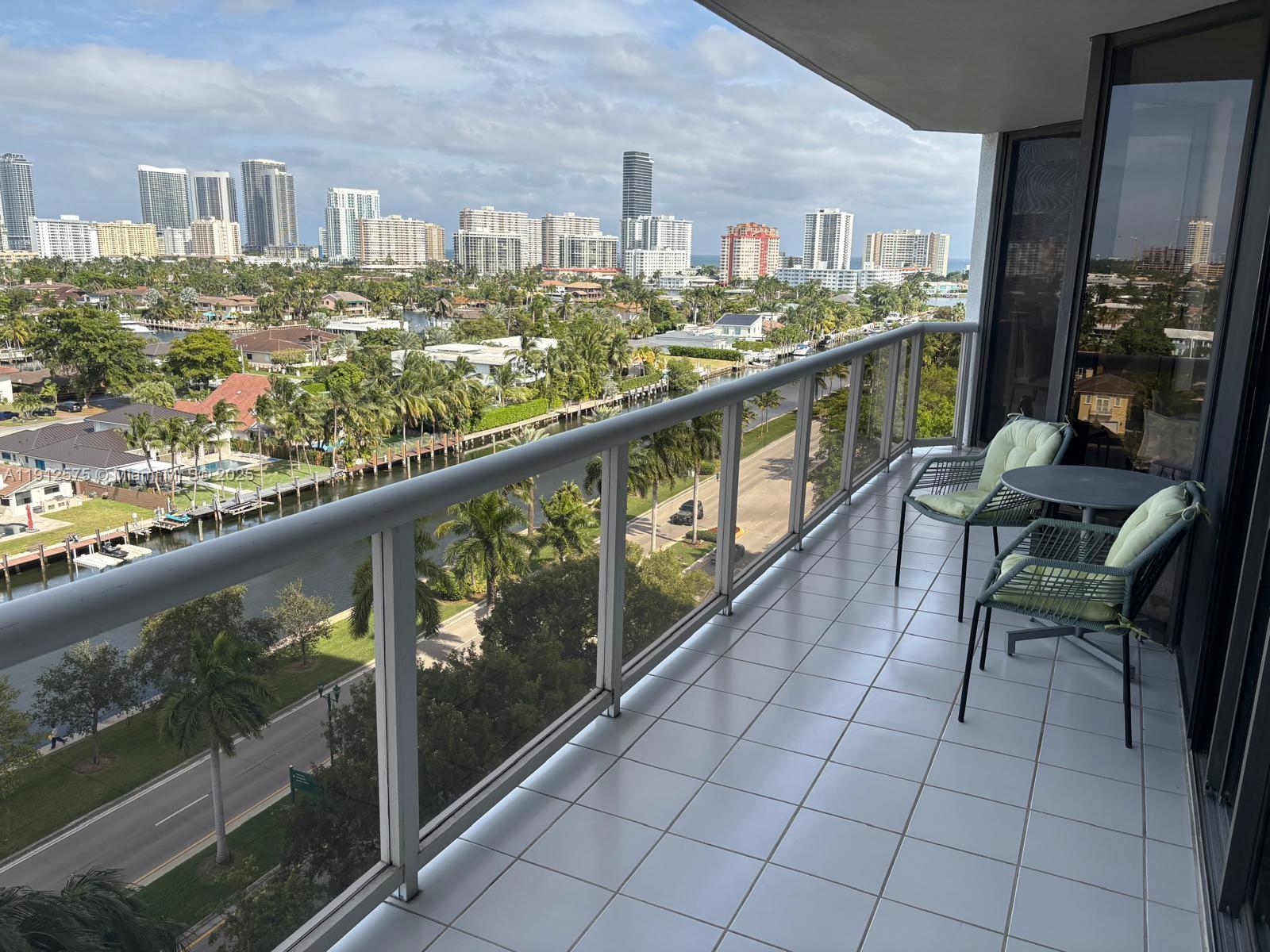 HARBOR TOWERS - Residential