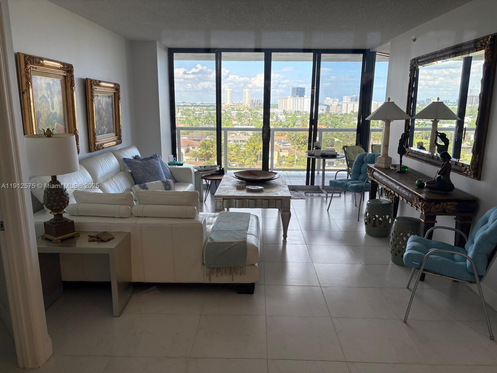 HARBOR TOWERS - Residential