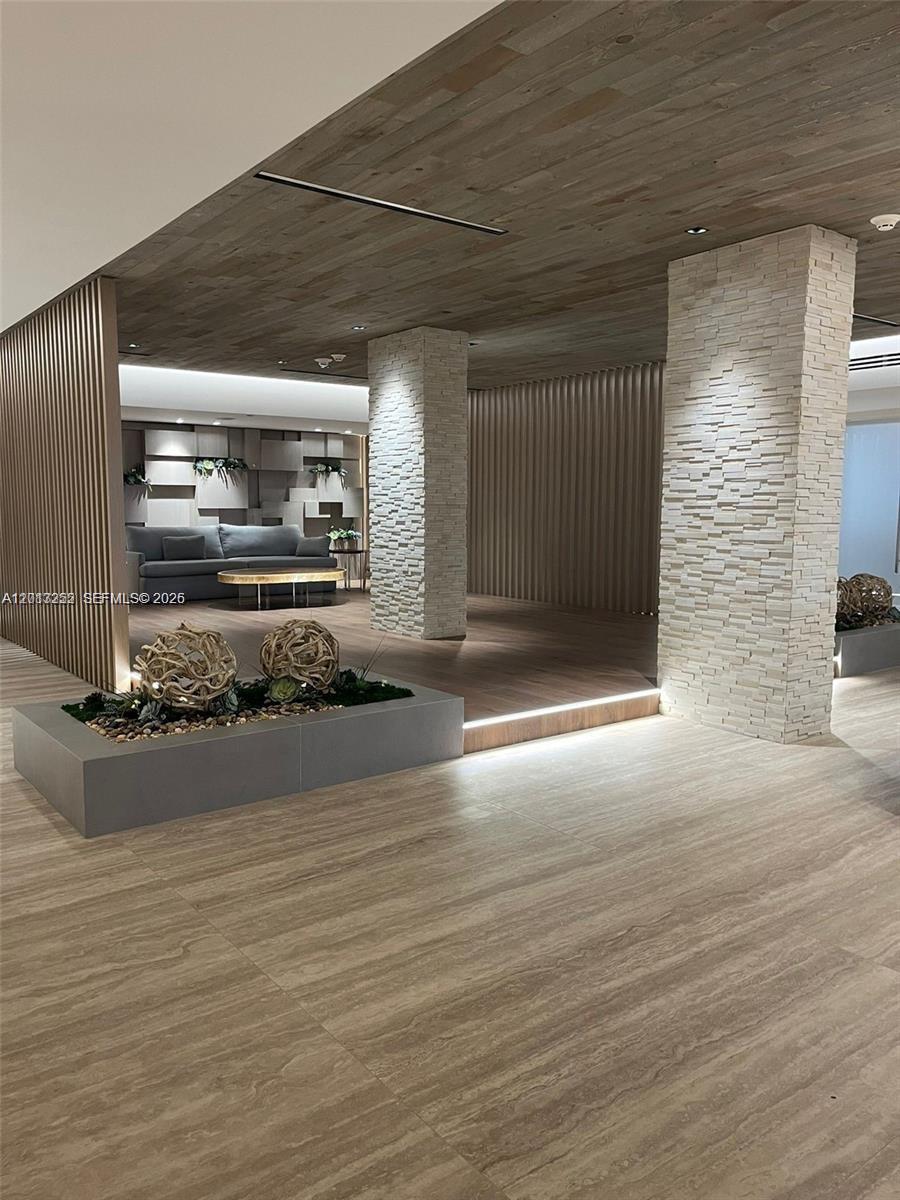 RONEY PALACE CONDO - Residential Lease