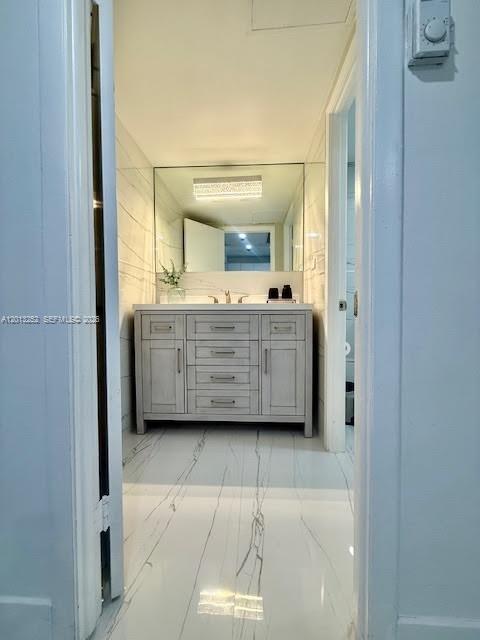 RONEY PALACE CONDO - Residential Lease