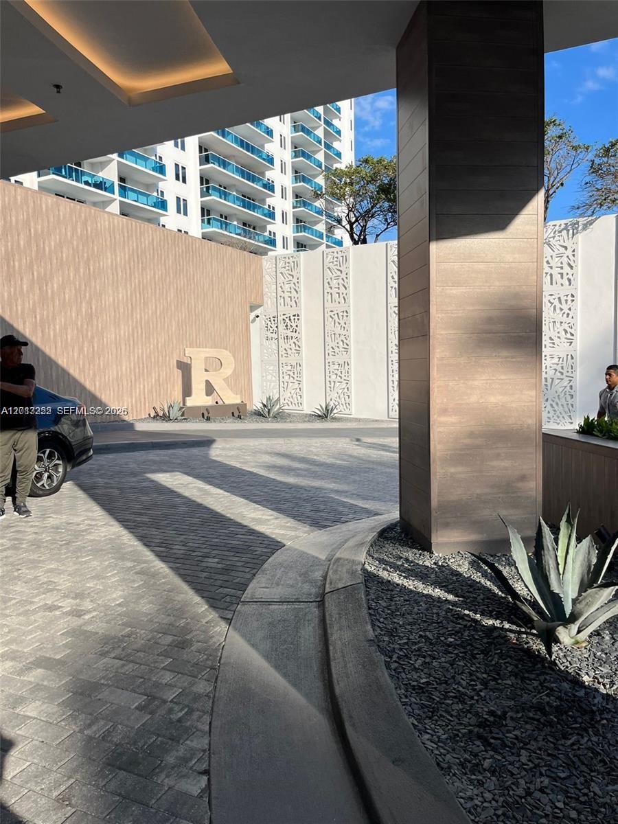 RONEY PALACE CONDO - Residential Lease