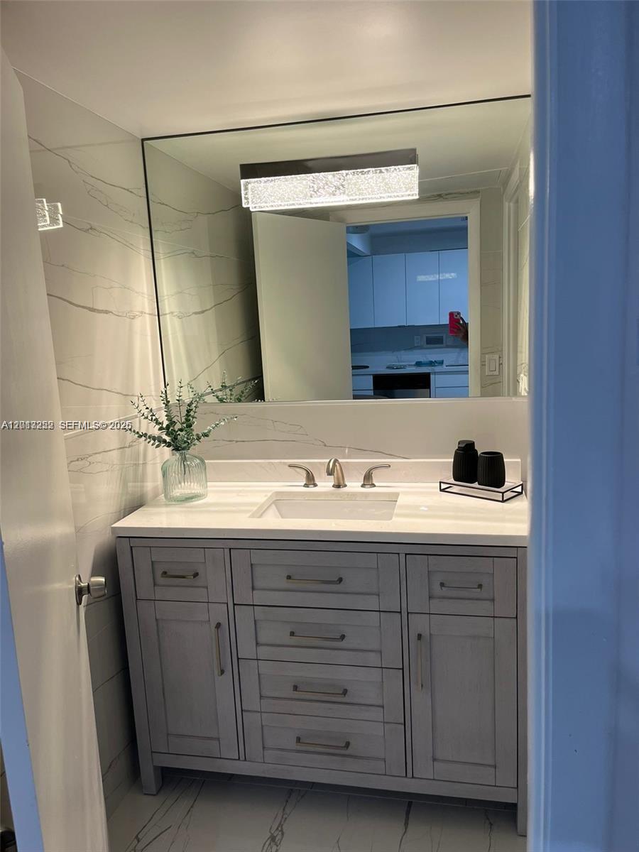 RONEY PALACE CONDO - Residential Lease