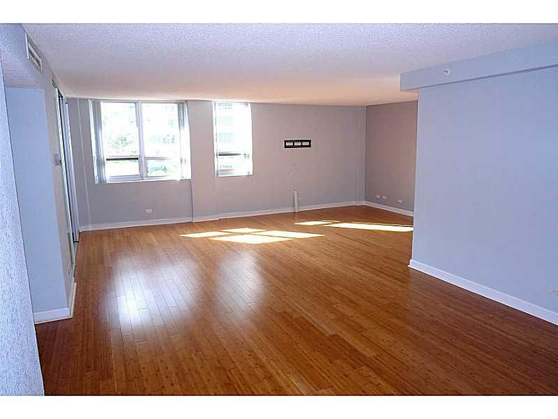 Oversized loft style condo with beautiful wood floors! Lush and quiet palm tree forest view! Walking distance to Lincoln Road and minutes from the beach. Amenities include Infinity Pool, Spa, Jacuzzi, World Class Fitness Center with inclusive yoga, spinni ng and boot camp classes, beach volleyball, basketball, day spa/salon, restaurant with full bar providing pool lounge service, cabanna lounges, BBQarea on-site dry cleaners and market/liquor store. Flamingo South Beach offers the best in 1st Class​​‌​​​​‌​‌​​​‌‌​​​‌‌‌​​‌​​‌‌​​​​ living!