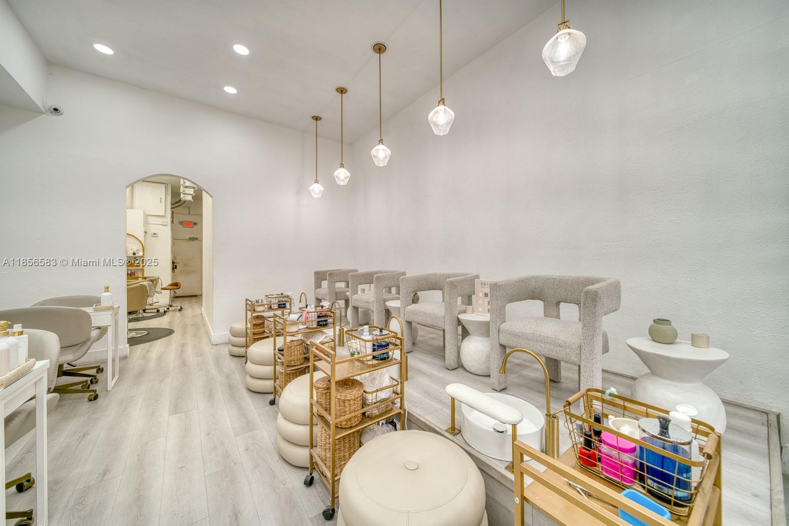 Beauty Salon & Spa For Sale In Flagami - Miami