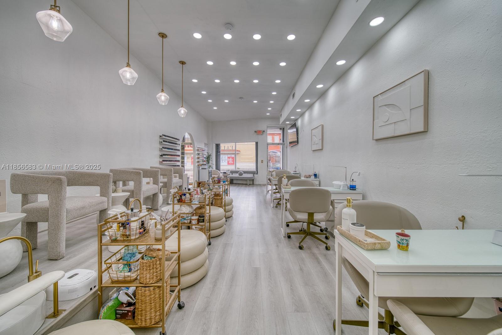 Beauty Salon & Spa For Sale In Flagami - Miami