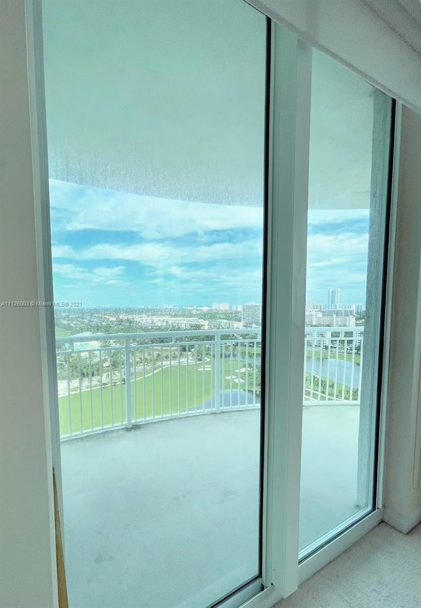 DUO CONDO WEST - Residential Lease