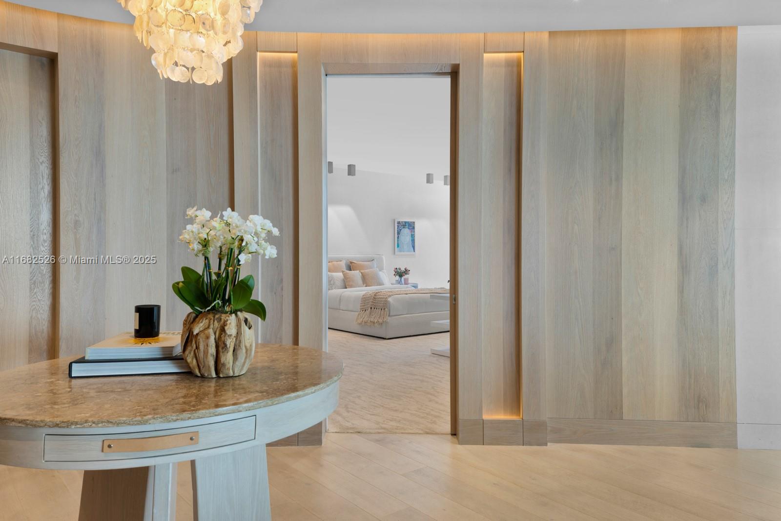 CONTINUUM ON SOUTH BEACH - Residential