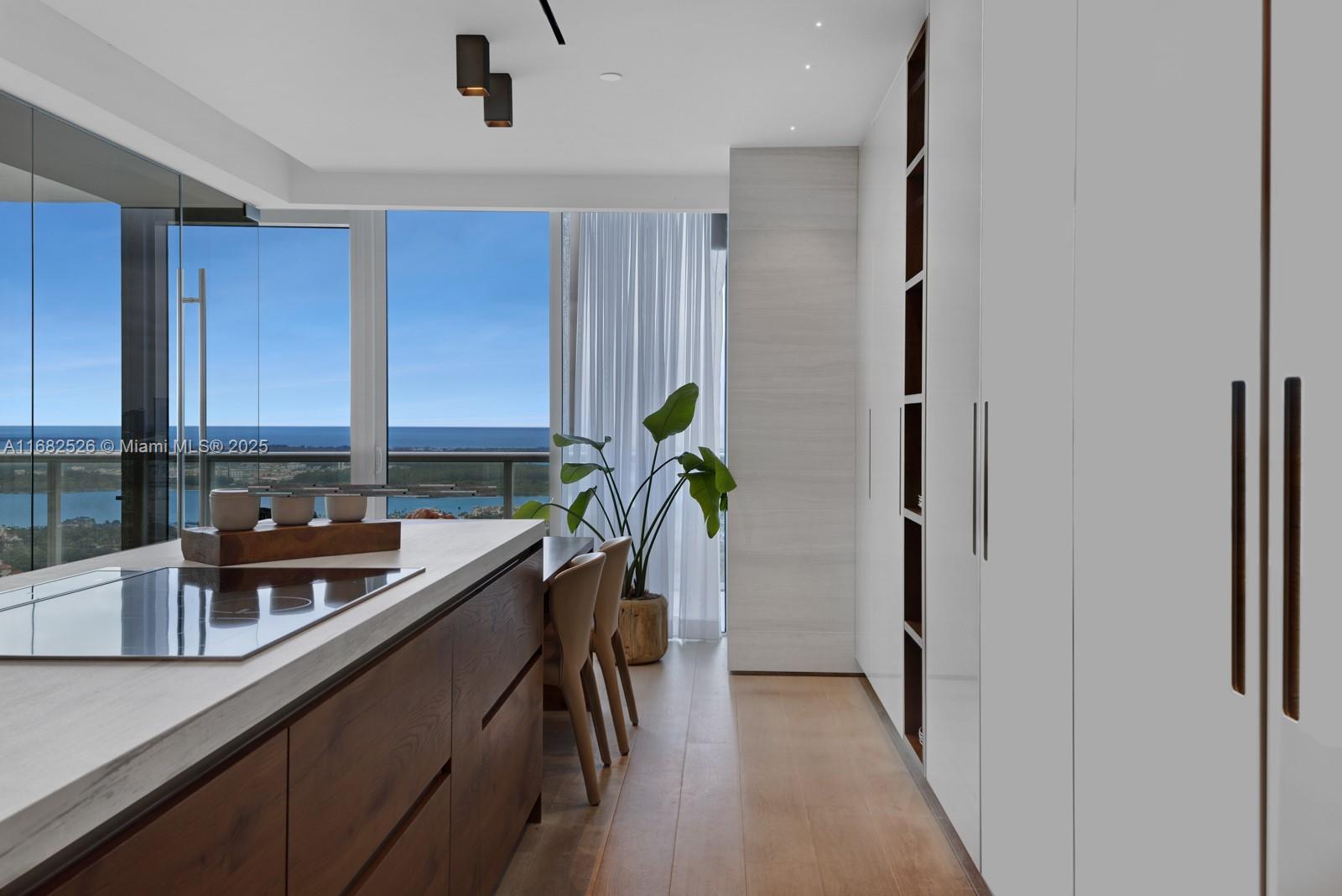 CONTINUUM ON SOUTH BEACH - Residential
