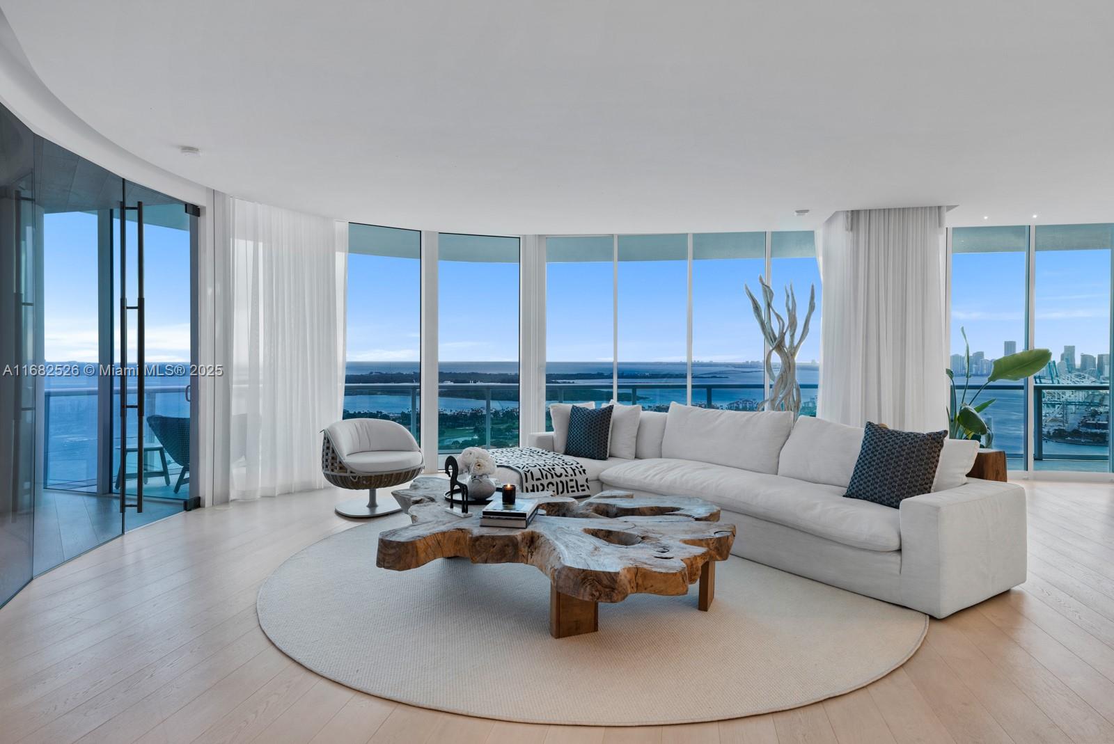CONTINUUM ON SOUTH BEACH - Residential