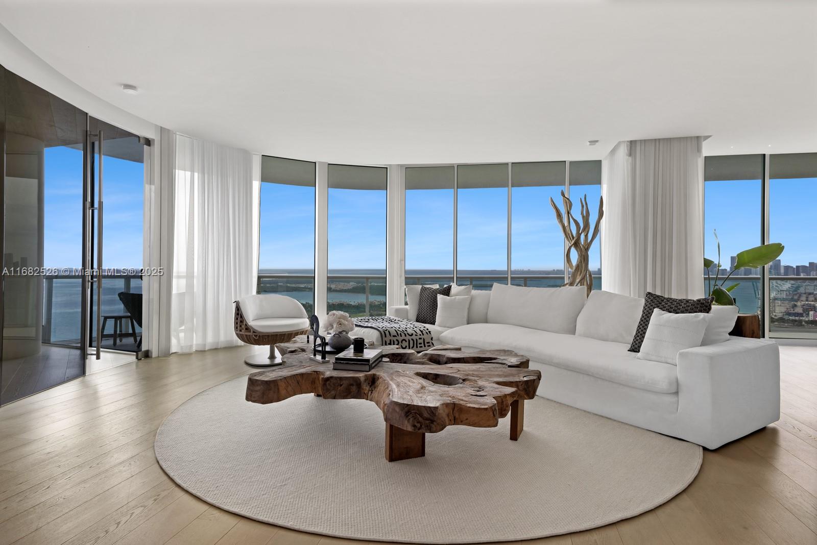 CONTINUUM ON SOUTH BEACH - Residential