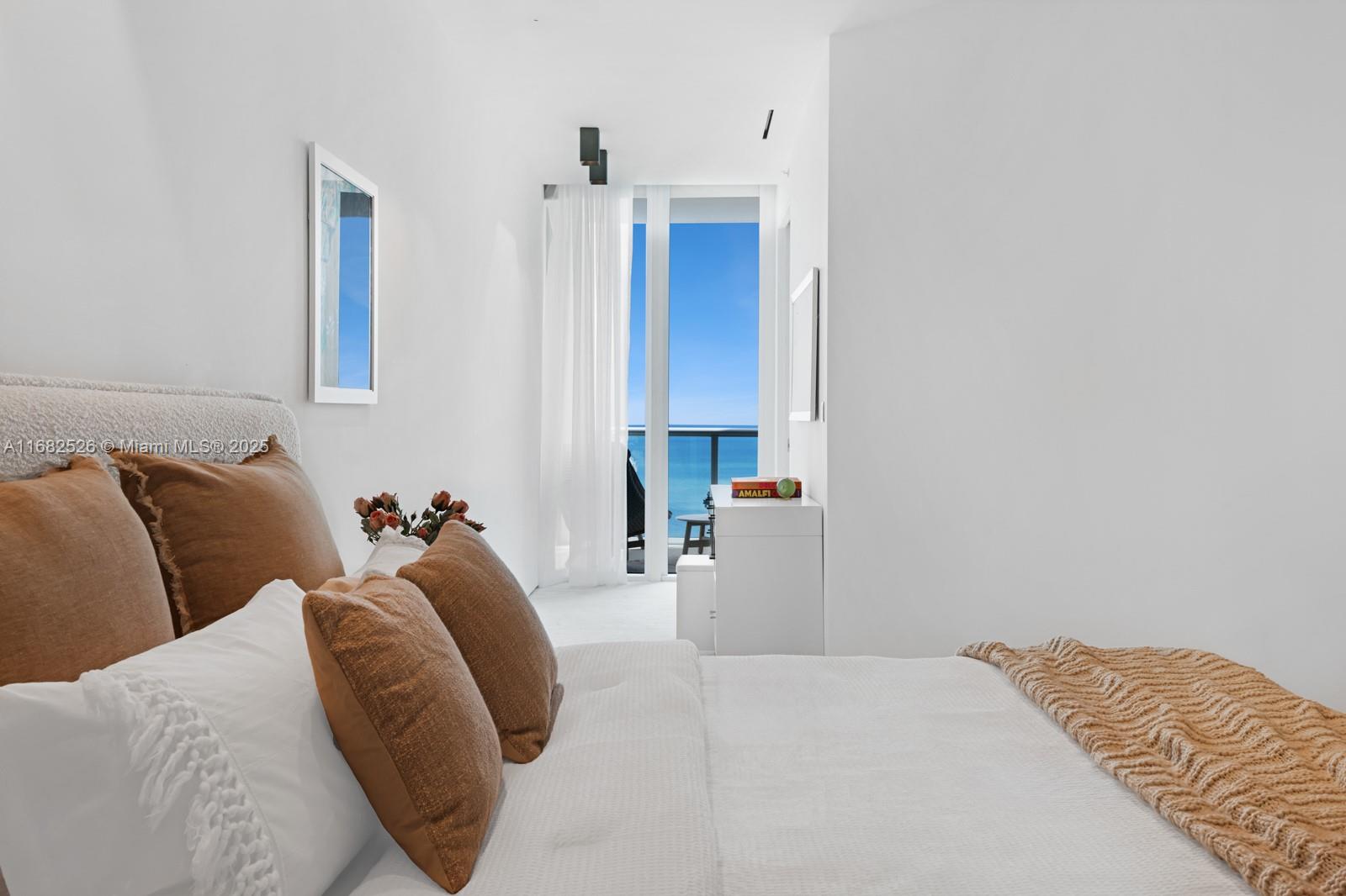 CONTINUUM ON SOUTH BEACH - Residential