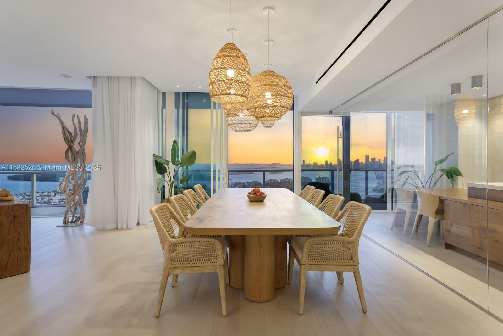 CONTINUUM ON SOUTH BEACH - Residential