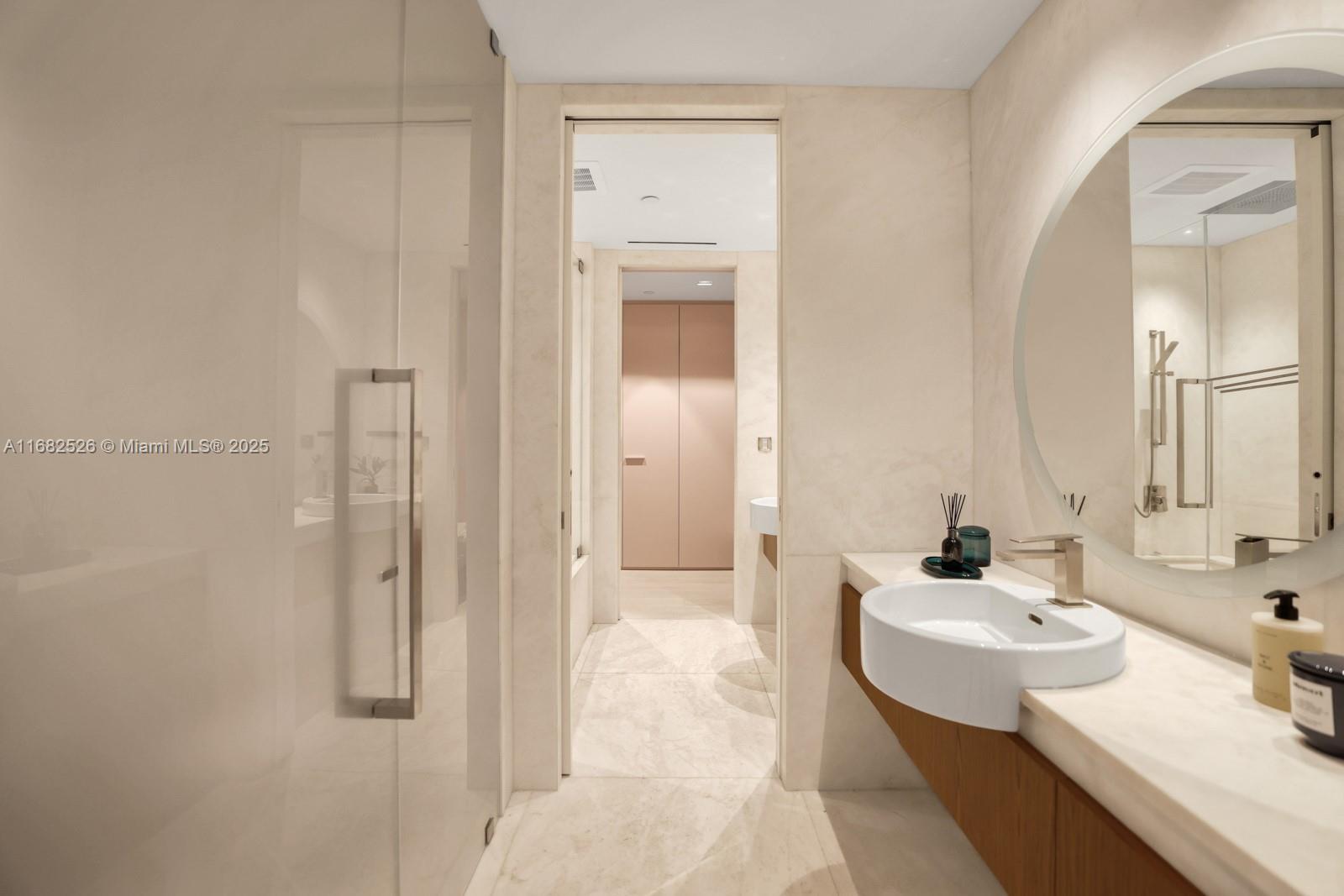 CONTINUUM ON SOUTH BEACH - Residential