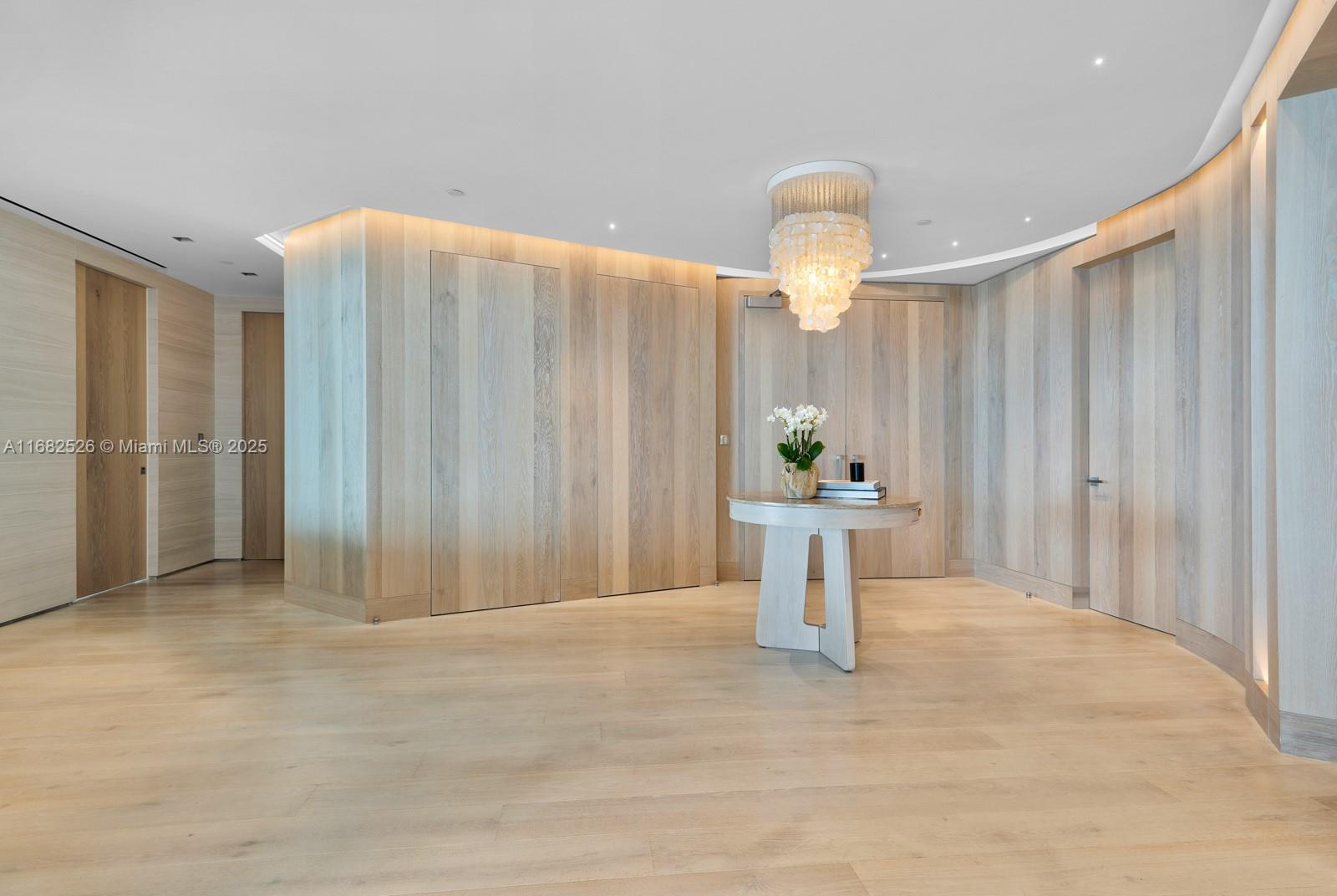 CONTINUUM ON SOUTH BEACH - Residential