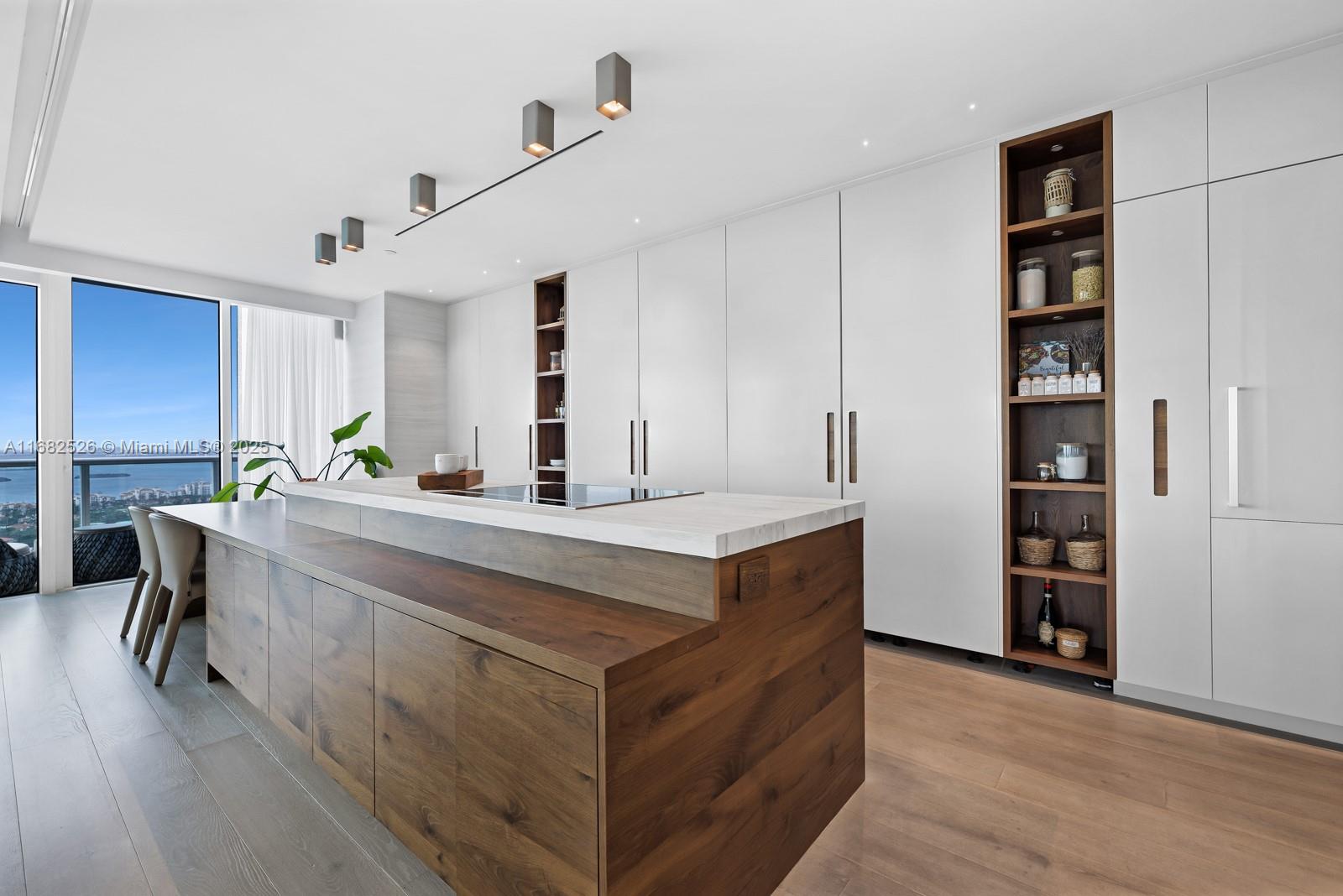 CONTINUUM ON SOUTH BEACH - Residential