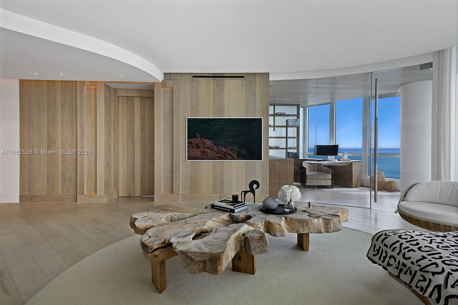 CONTINUUM ON SOUTH BEACH - Residential