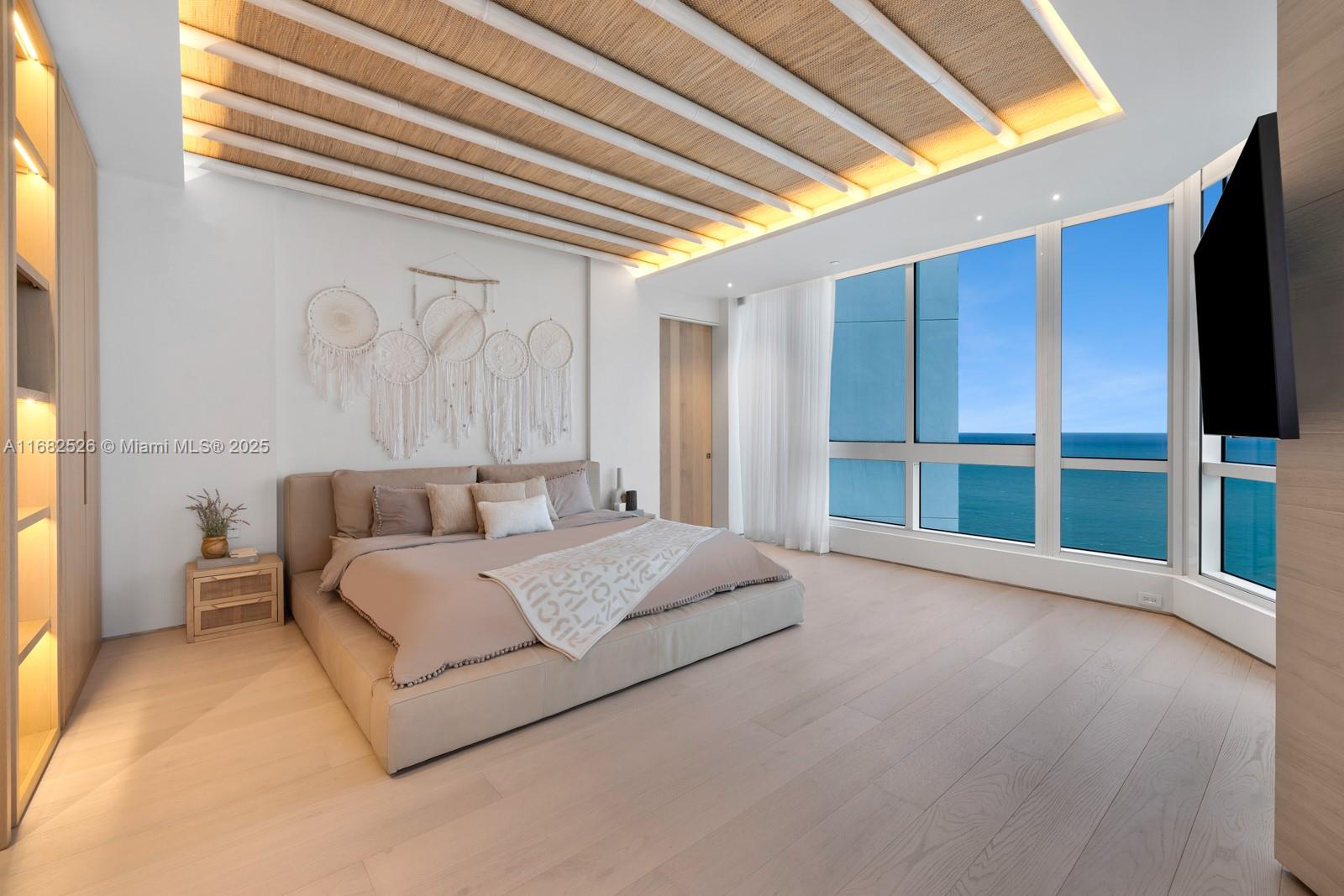 CONTINUUM ON SOUTH BEACH - Residential