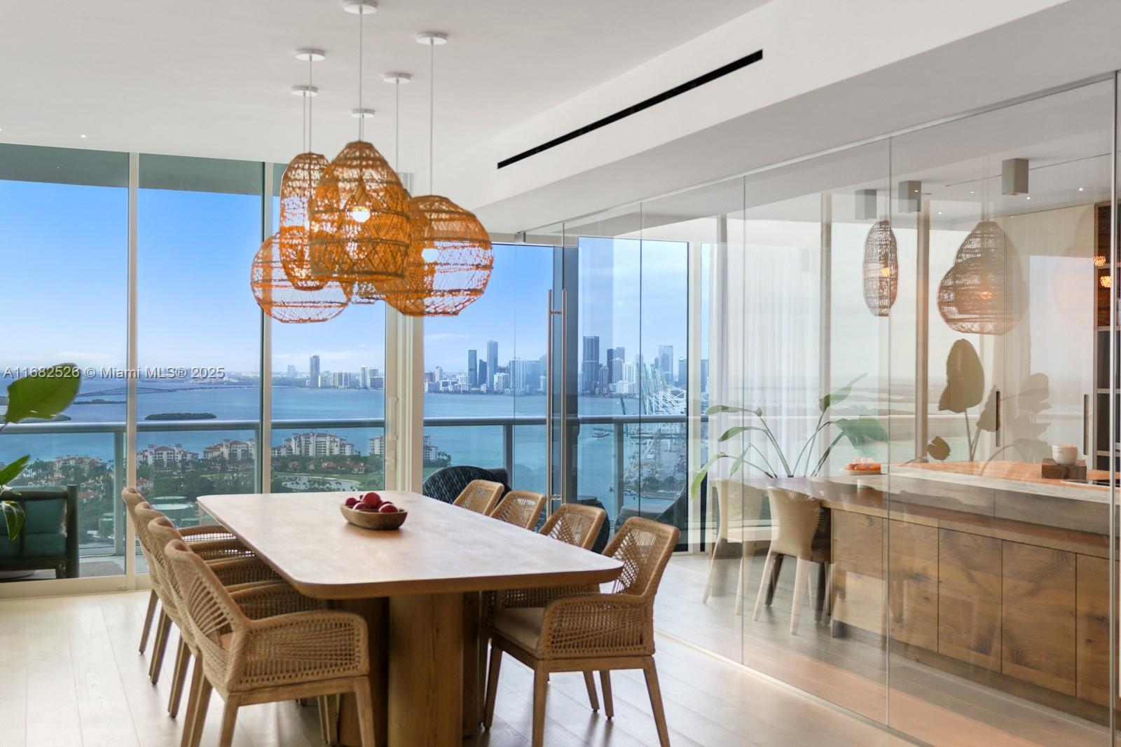 CONTINUUM ON SOUTH BEACH - Residential