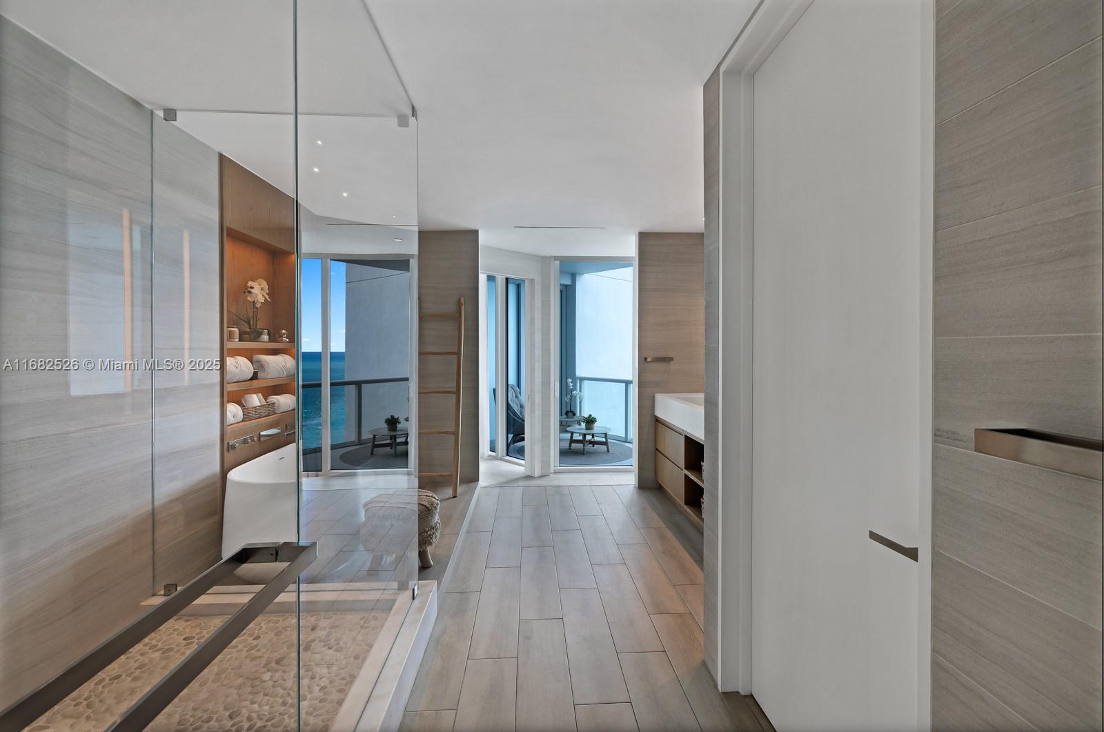CONTINUUM ON SOUTH BEACH - Residential