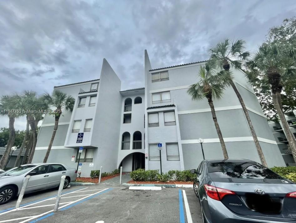Discover your new oasis in the heart of West Palm Beach! This charming condominium offers a presidential Golf-view mixed with a blend of comfort and convenience. The well-appointed kitchen features essential appliances, including a refrigerator, stove, and microwave.
Generously sized bedroom and a well-designed bathroom, providing ample space for personal comfort. The layout maximizes space, ensuring that every corner of this home serves a purpose. Located in a vibrant community, this condo is just minutes away from the best that West Palm Beach has to offer-Palm Beach outlets, downtown and plenty of dining/shopping options & a short drive to the stunning beaches that make this area so desirable.
