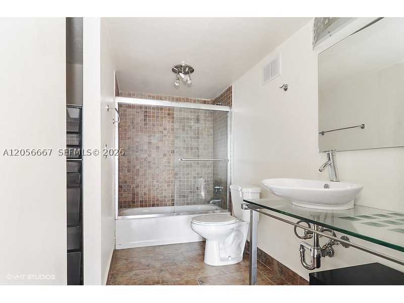 600 NE 36 ST 1817