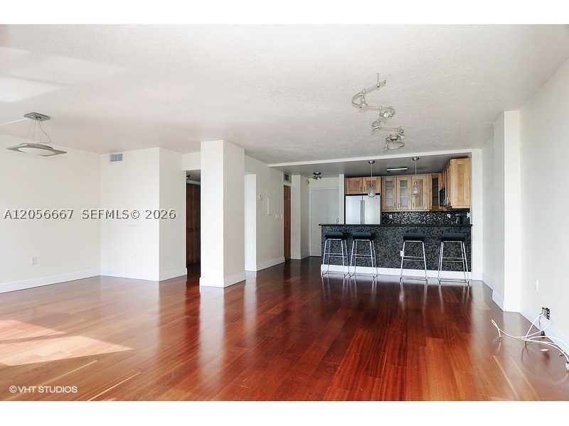 600 NE 36 ST 1817