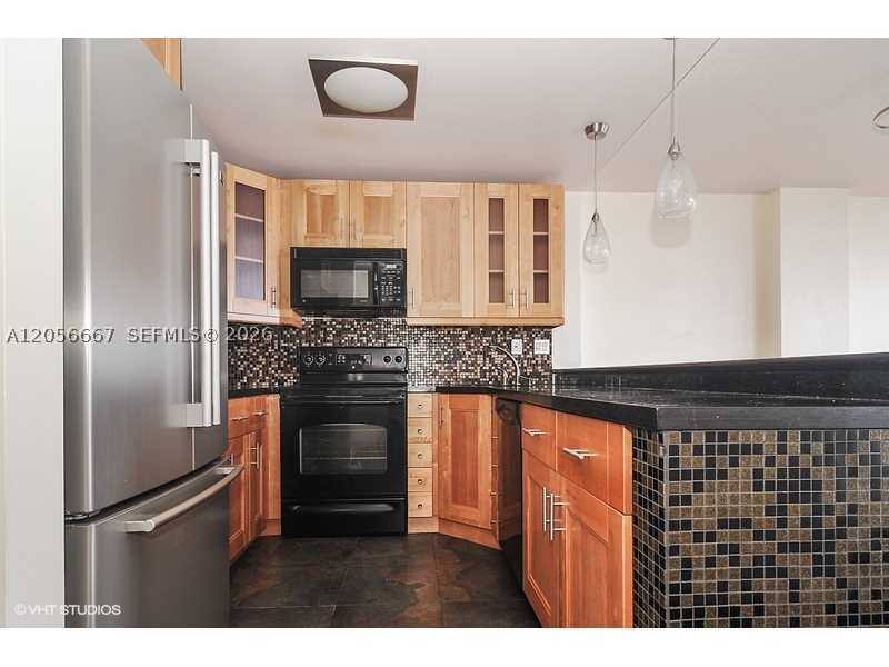 600 NE 36 ST 1817