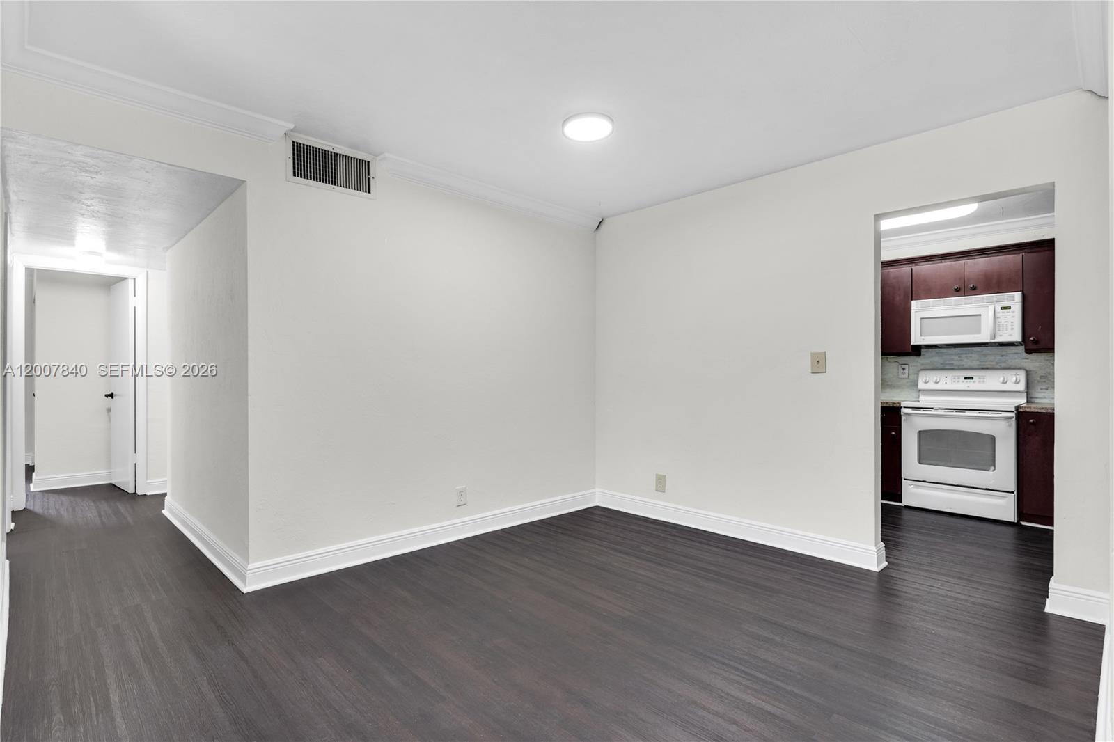 13715 Kendale Lakes Cir A-211