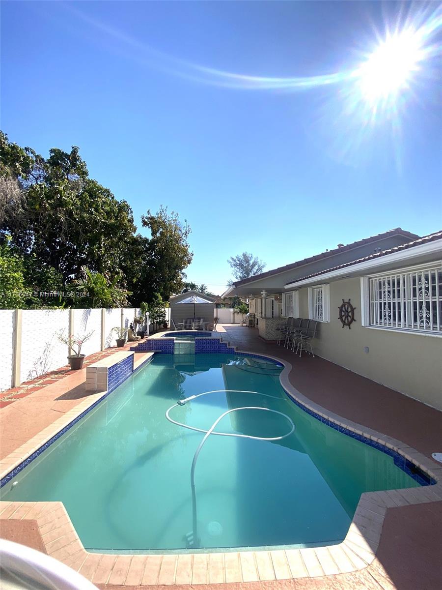 WEST GARDEN SUB 1ST ADDN - Residential