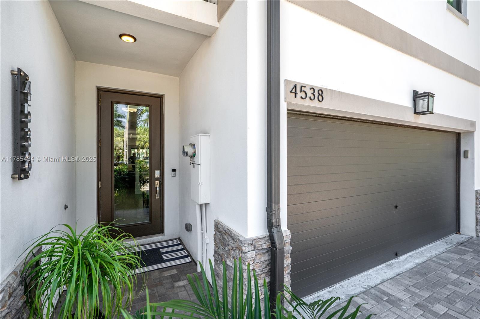 4538 S Aqua Bella Ln