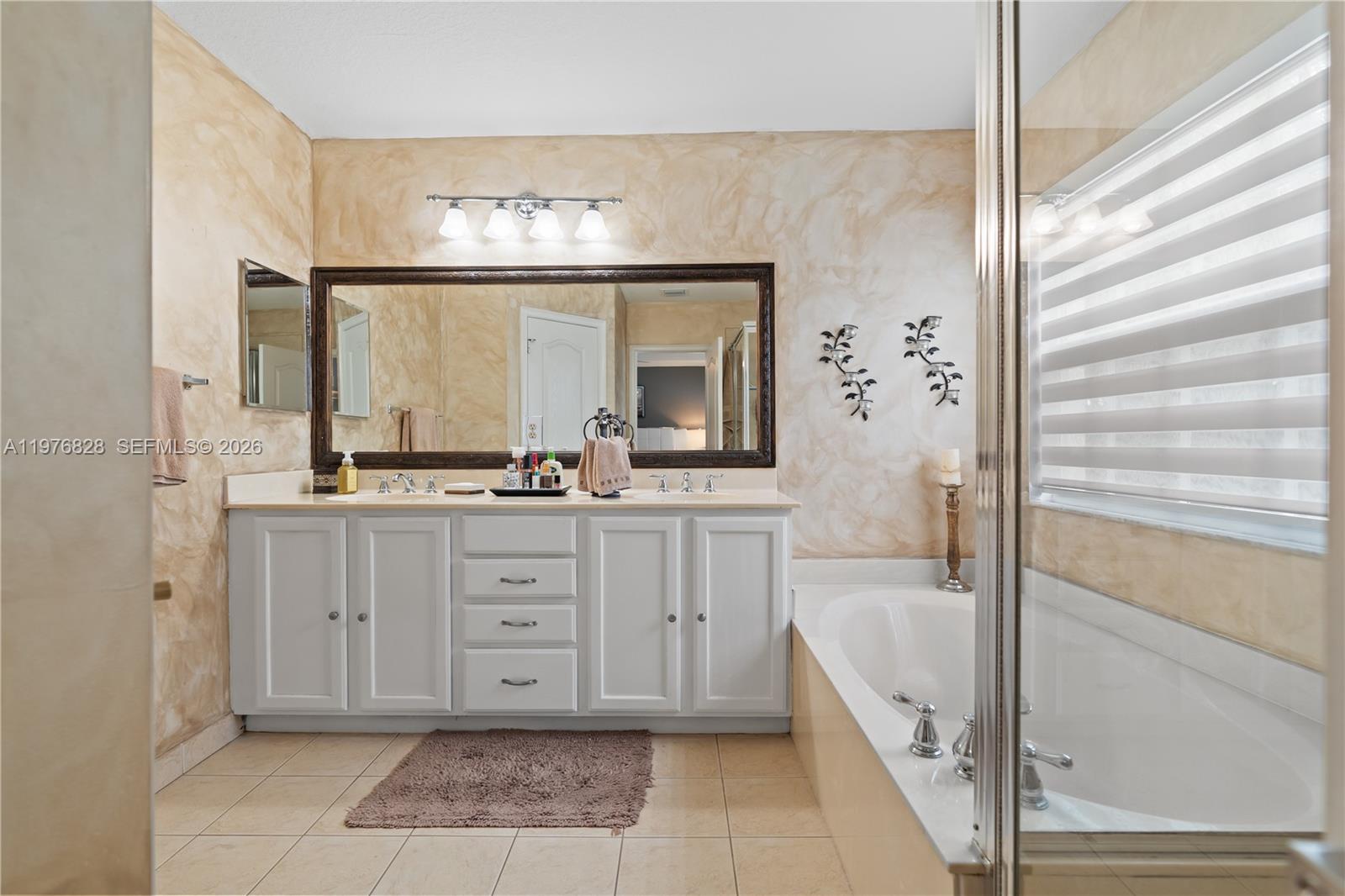 VERONA PALMS - Residential