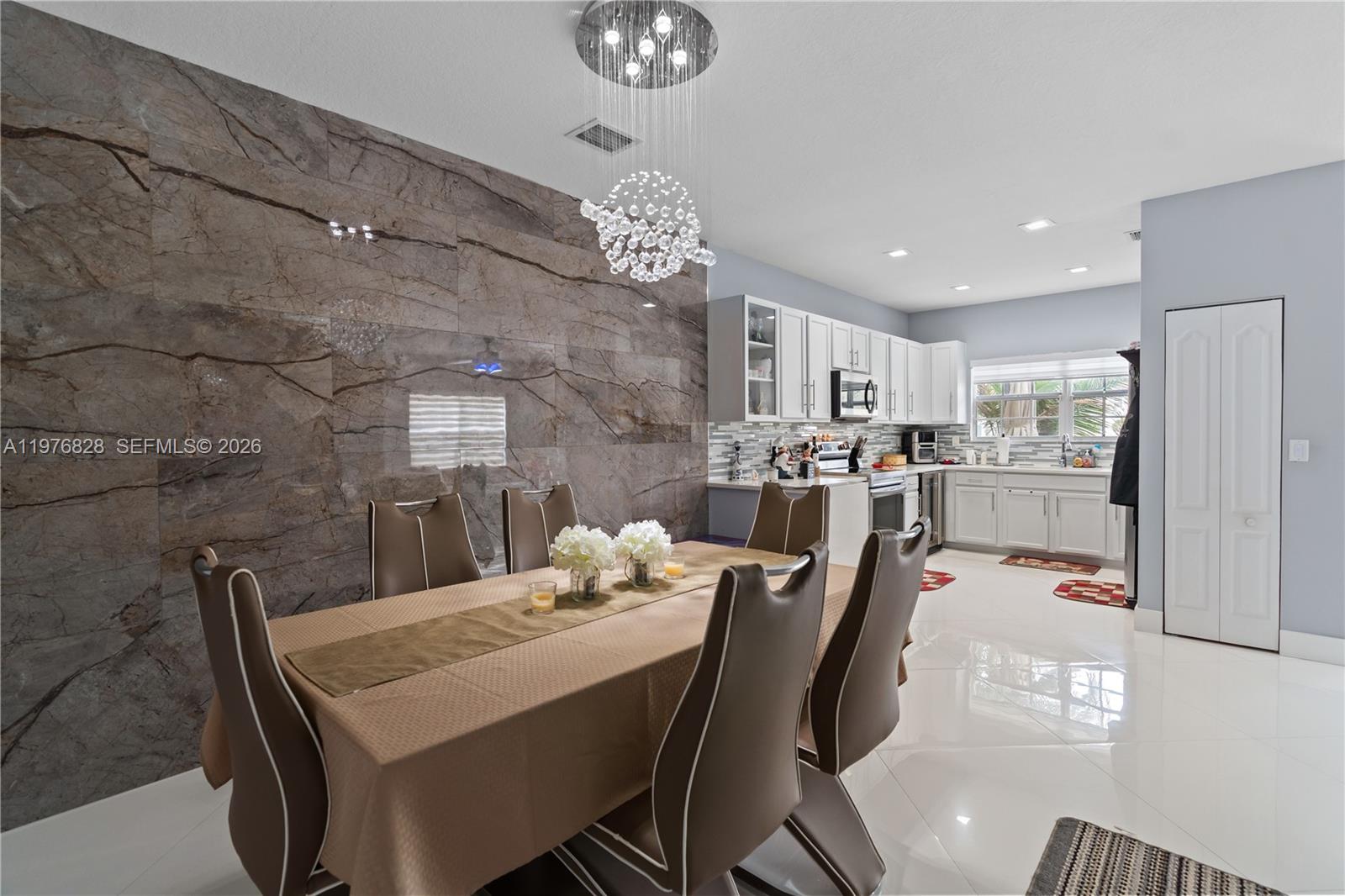 VERONA PALMS - Residential