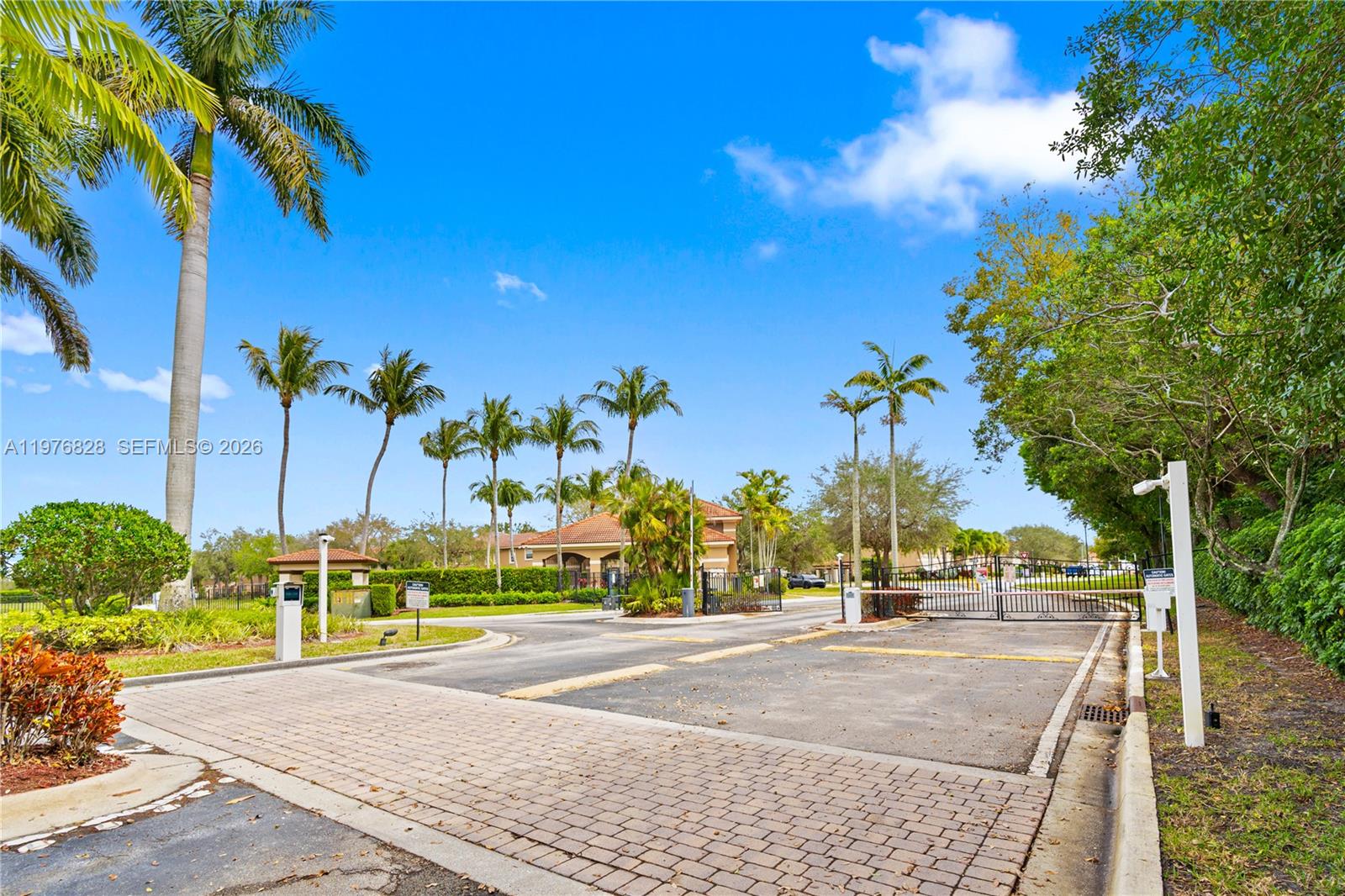 VERONA PALMS - Residential