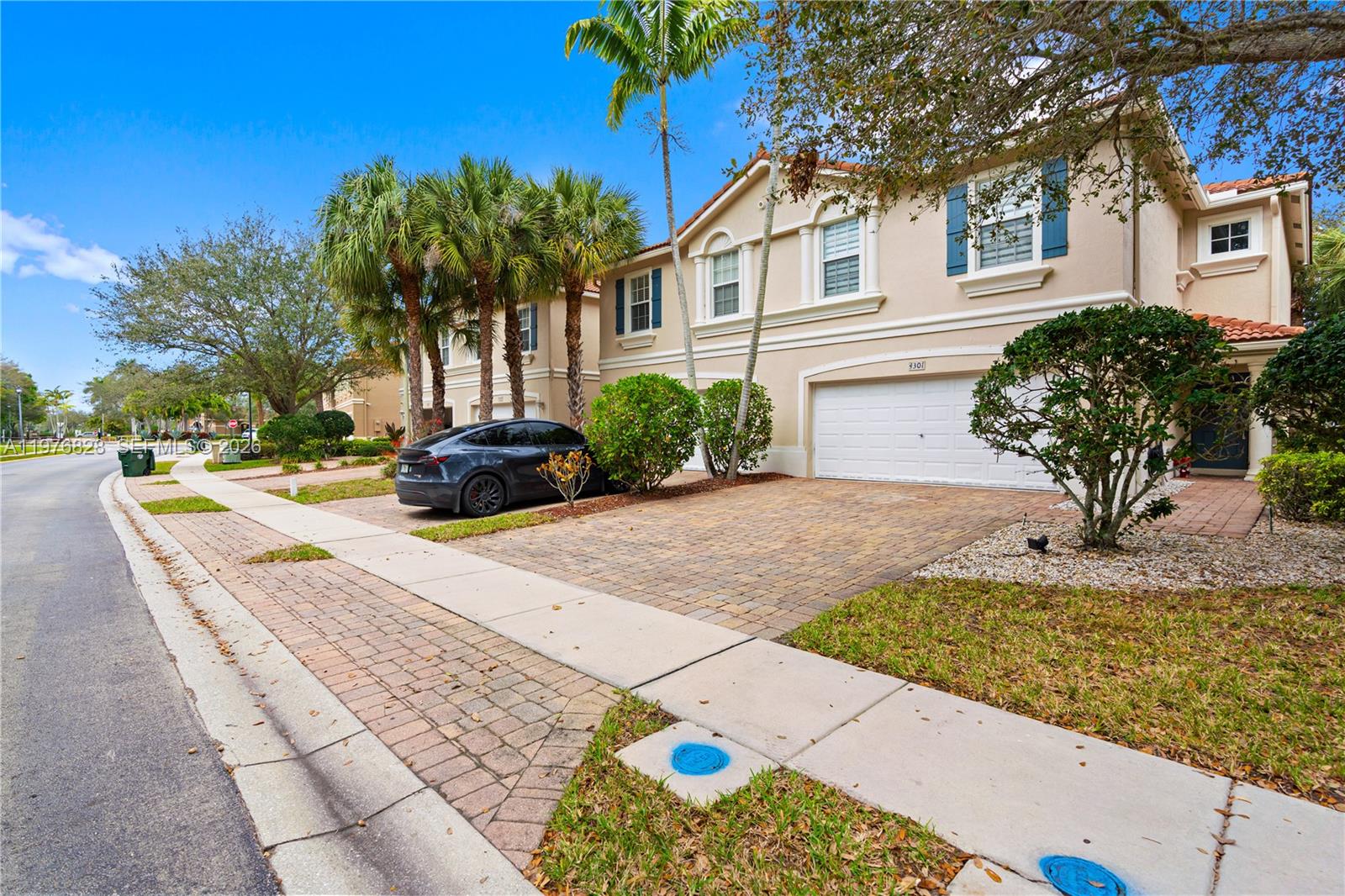 VERONA PALMS - Residential