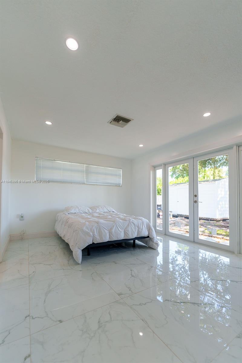 HOLLYWOOD HILLS - Residential