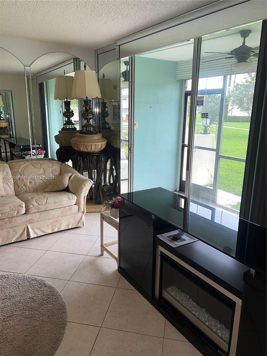 HOLLYBROOK GOLF AND - Residential