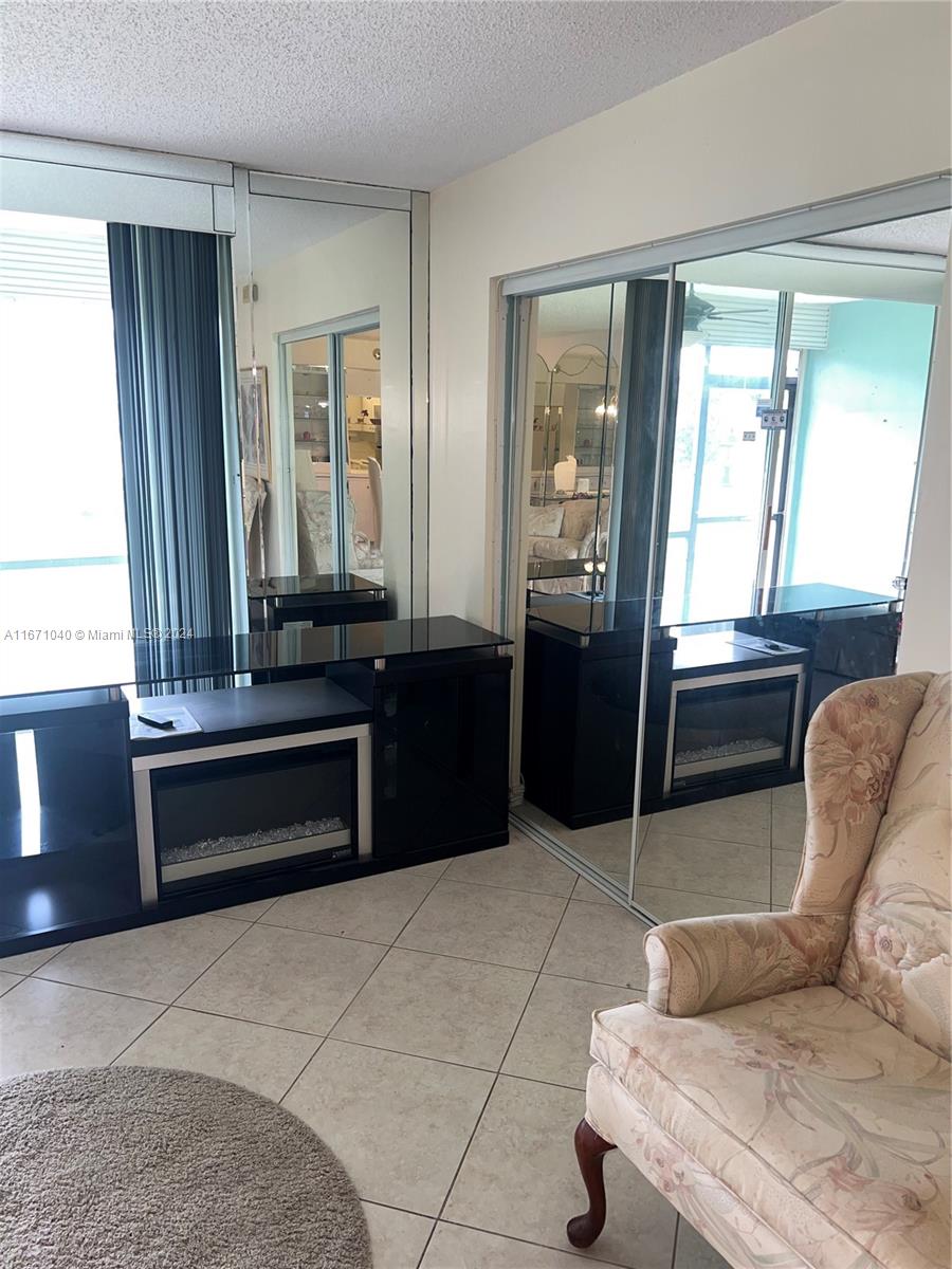 HOLLYBROOK GOLF AND - Residential