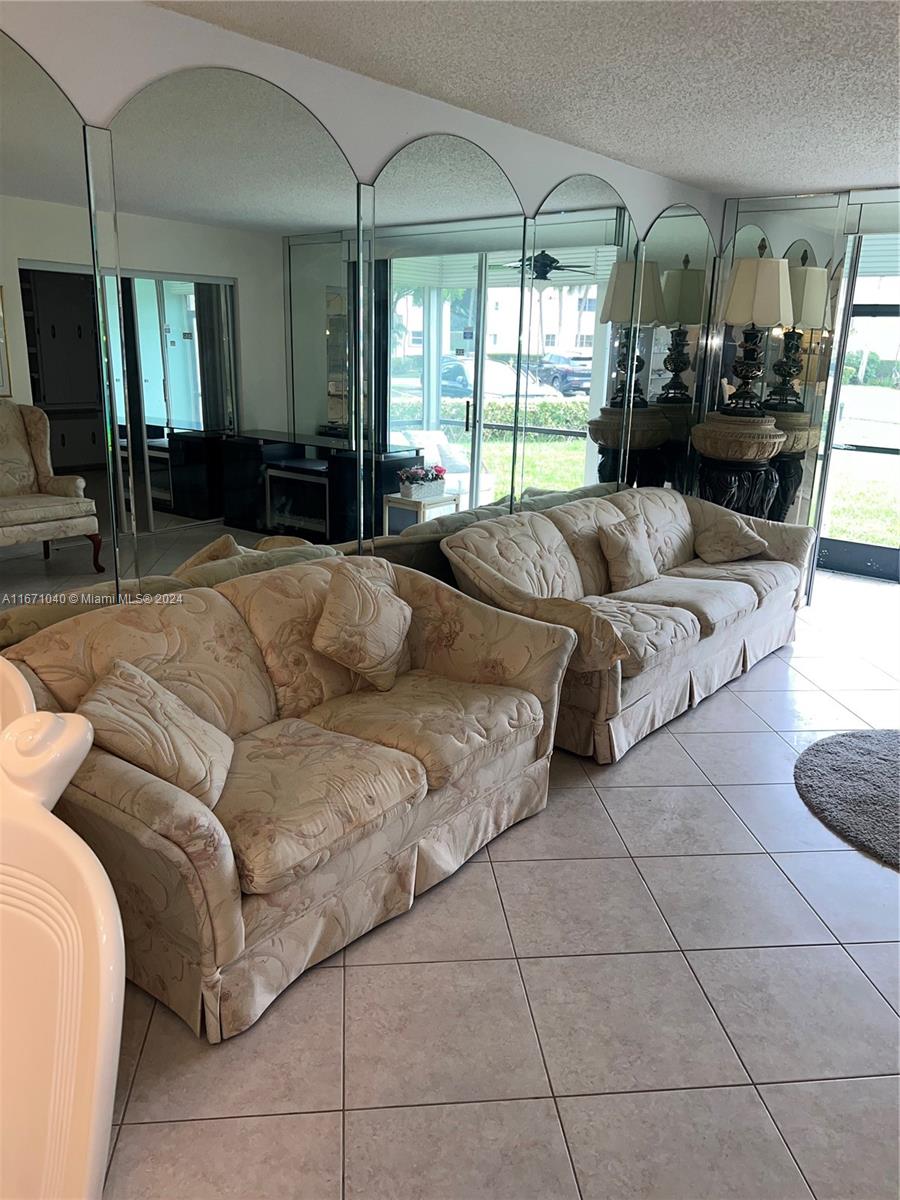 HOLLYBROOK GOLF AND - Residential