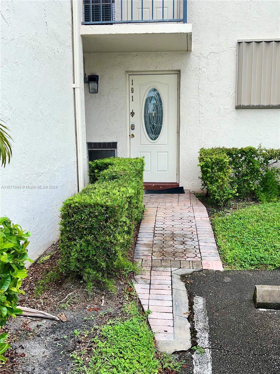 HOLLYBROOK GOLF AND - Residential