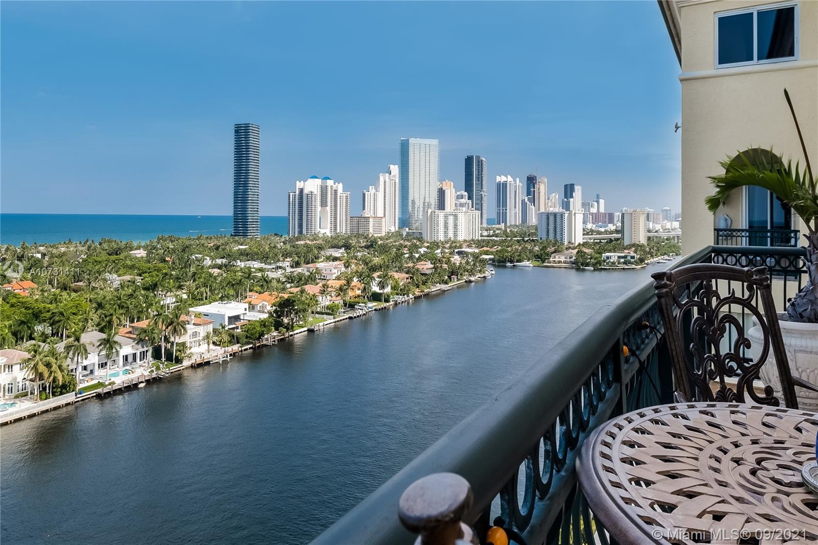 BELLA VISTA MID RISE NORTH - Residential