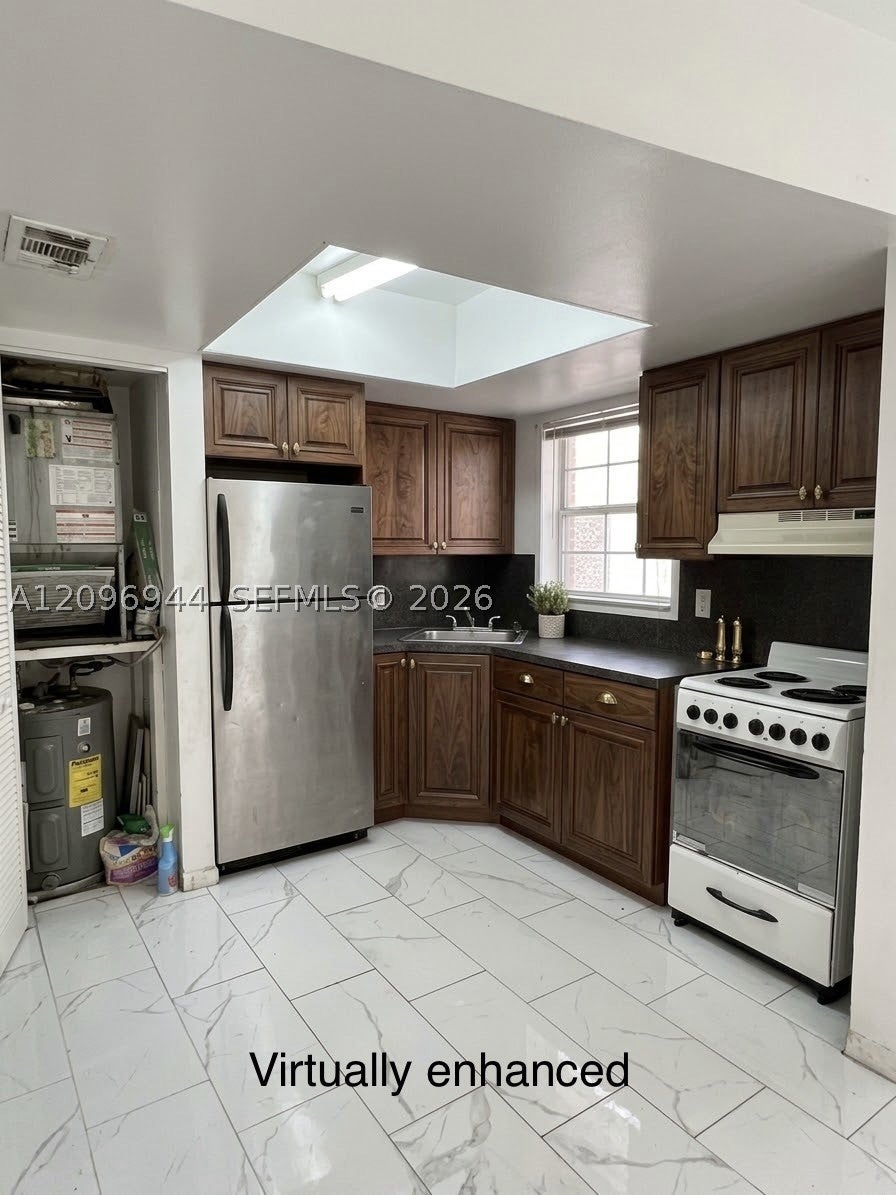 Photo of 101 NE 41st St #E87, Oakland Park, FL 33334 (MLS # A12096944)