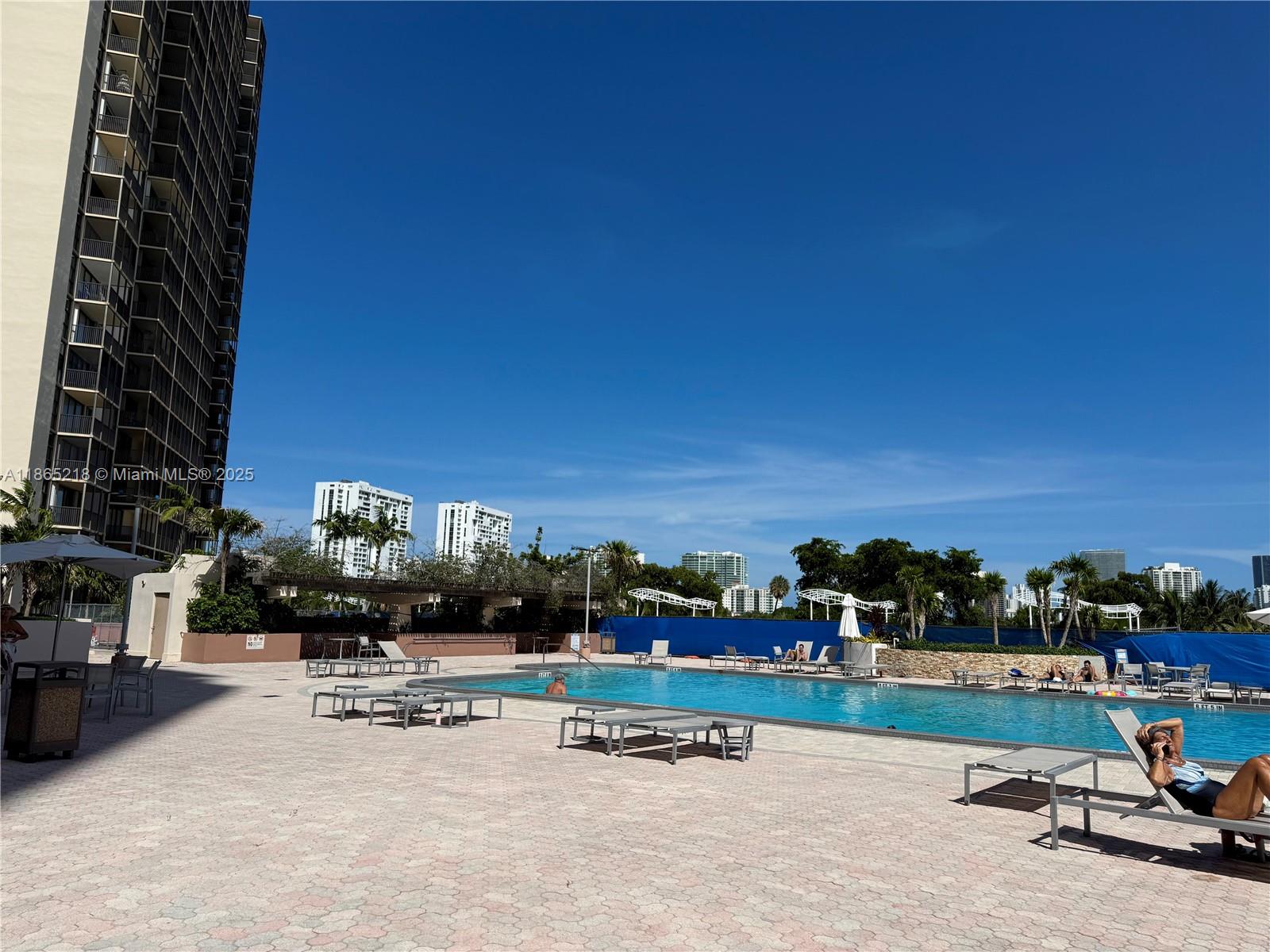 Don’t miss the opportunity to live in the Heart of Aventura!!! Spacious 2 bedrooms and 2 bathrooms. screened-in balcony, and a split-bedroom layout. Building 24-hour security and secured building entrances. Great amenities to enjoy with pool, gym, sauna, and more. Condo offers breathtaking panoramic views to Turnberry golf course. conveniently located to walking distance to Aventura Mall and Tidal Cove Waterpark and minutes from Gulfstream Park & Casino, and the beaches. SCHOOLS A+ Building Passed mandatory 40 years re-certification inspection!! The unit is vacant and easy to show, please use showing Time and read broker remarks!!