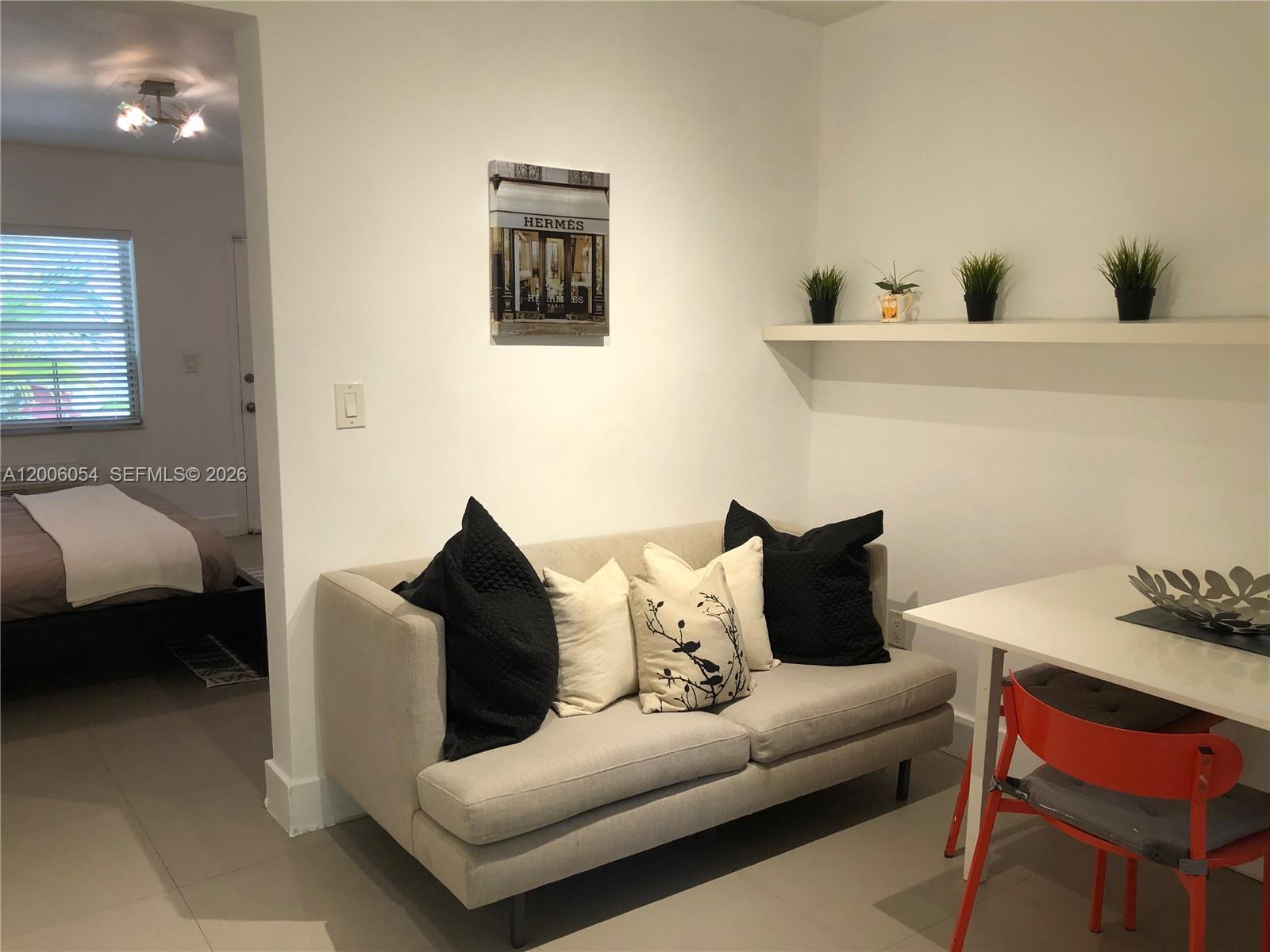 911 Meridian Ave 105