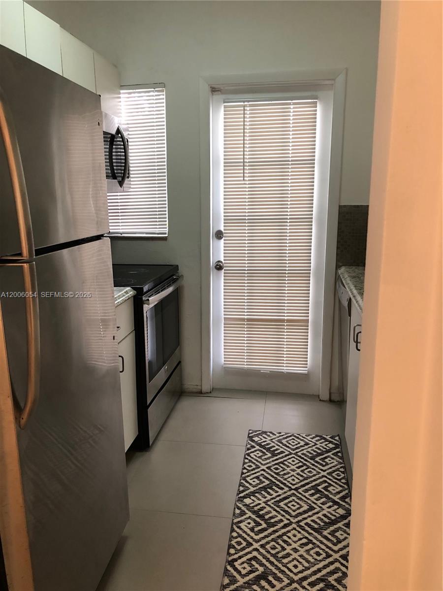 911 Meridian Ave 105