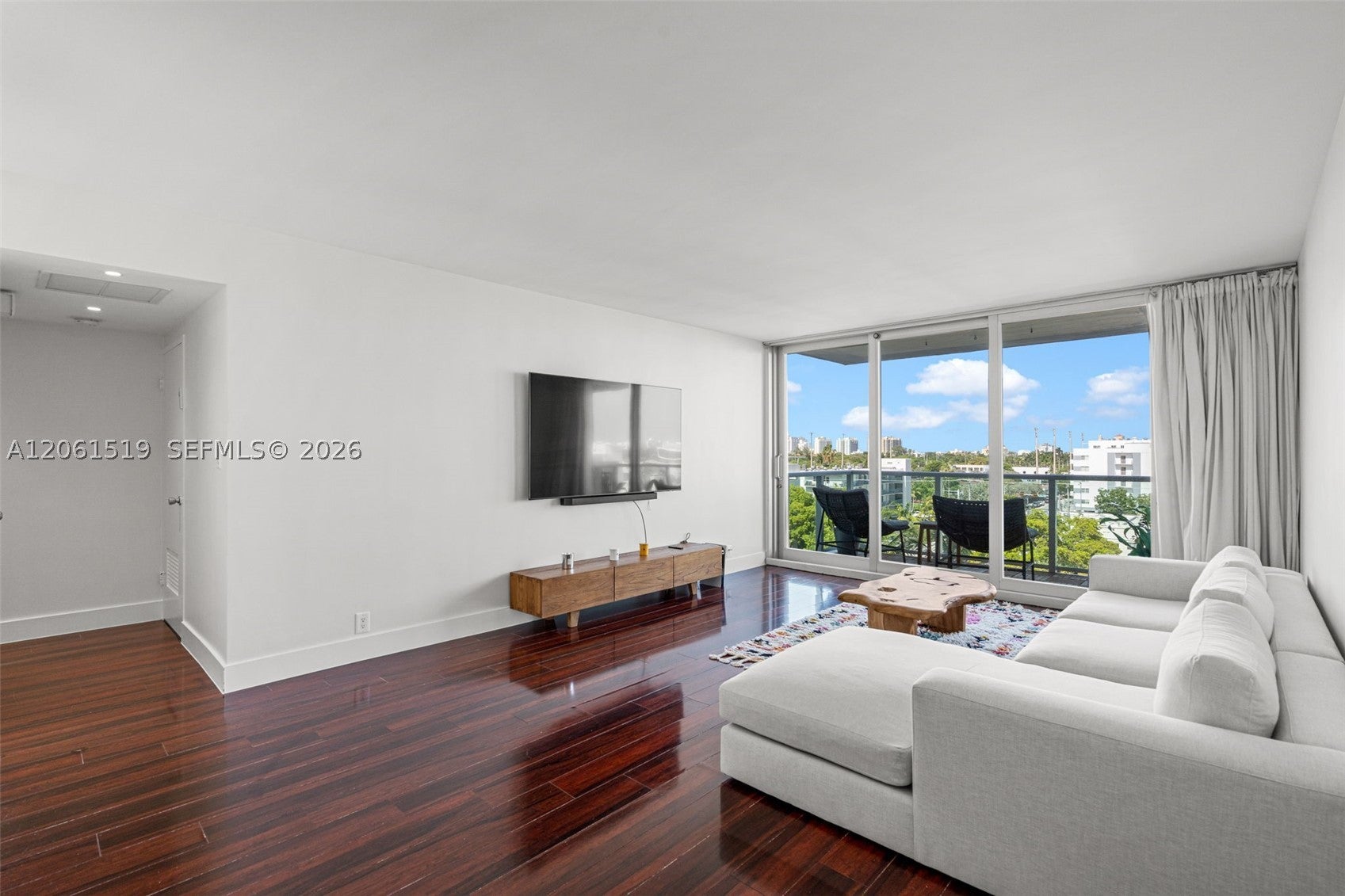 1000 West Ave 609